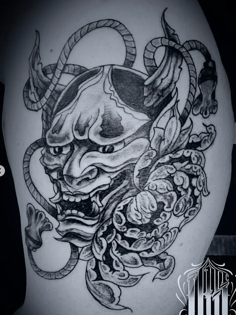 Tatuaje blackwork realizado en INKUBUS tattoo Gines sevilla aljarafe