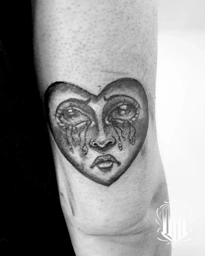 Tatuaje blackwork realizado en inkubus tattoo, Gines, Sevilla.