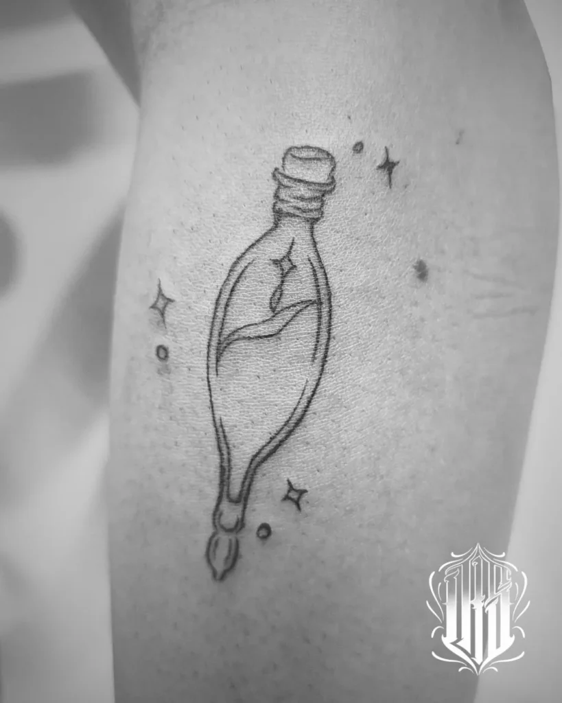 Tatuaje fineline realizado en inkubus tattoo, Gines, Sevilla.