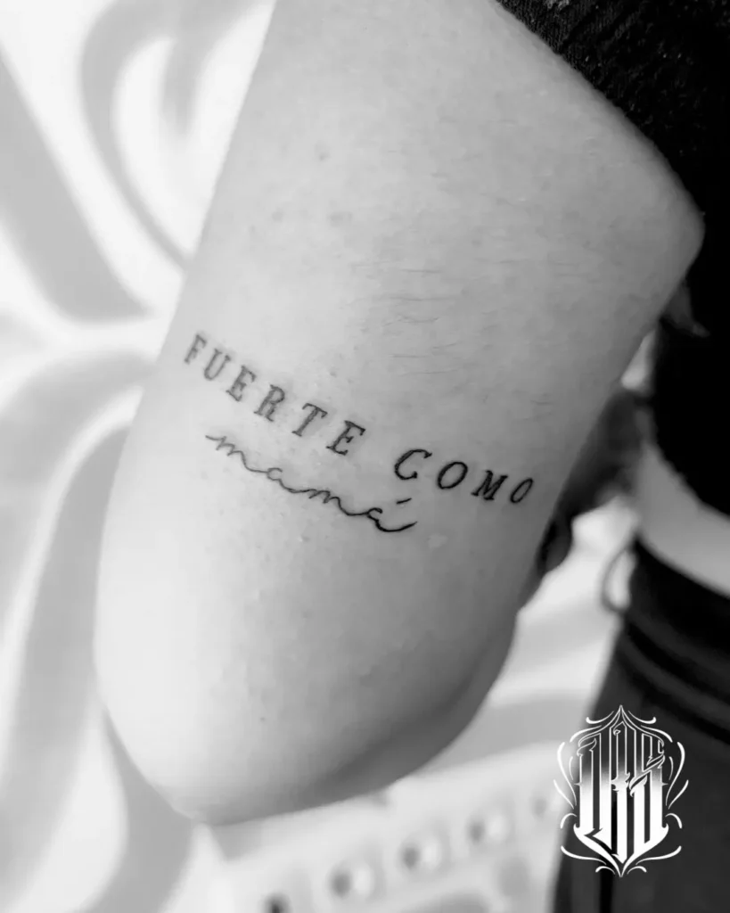Tatuaje fineline lettering realizado en inkubus tattoo, Gines, Sevilla.