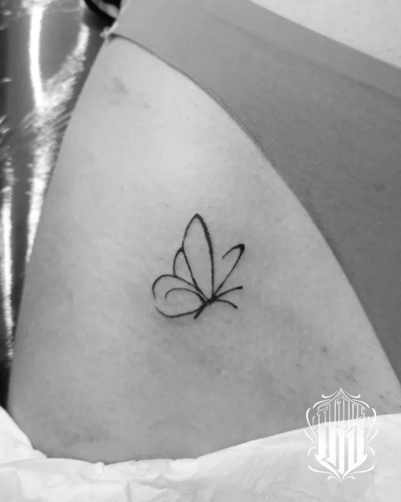 Tatuaje fineline realizado en inkubus tattoo, Gines, Sevilla.