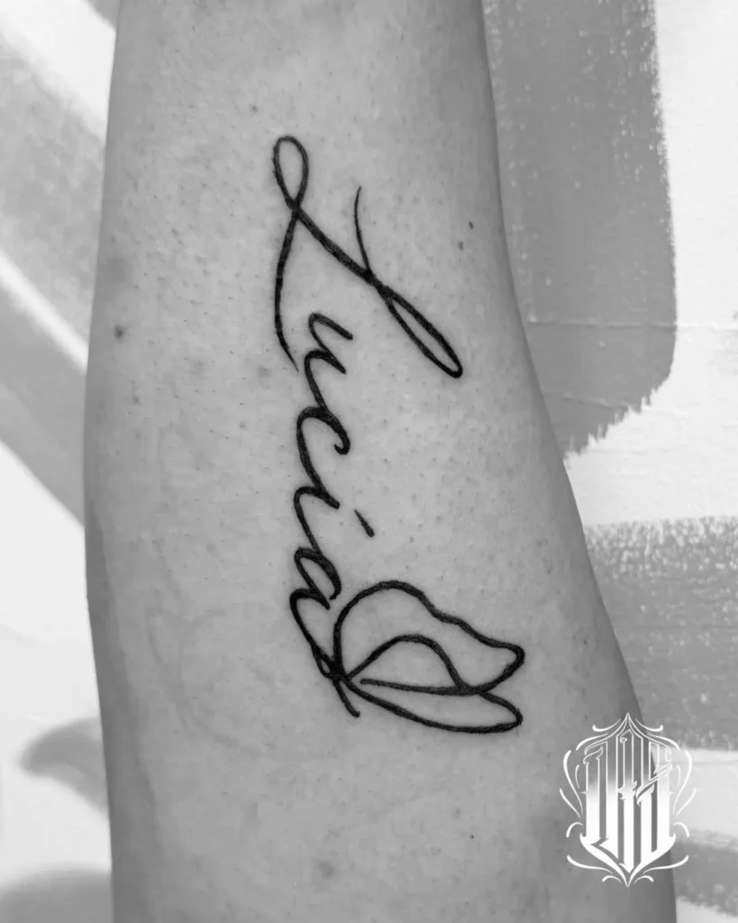 Tatuaje lettering realizado en inkubus tattoo, Gines, Sevilla.